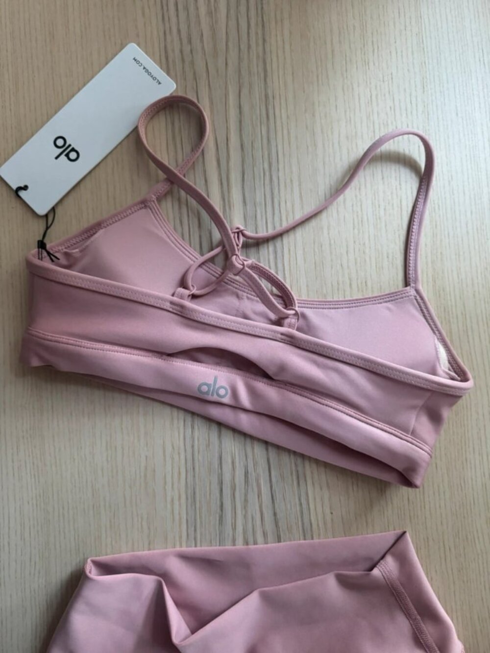 ALO Yoga Airlift Intrigue Bra & Airlift Energy Short Set Pink Size XS - Picture 2 of 9